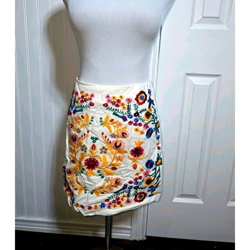 Umgee Embroidered Mini Skirt Size Large White Boho Floral Western Festival